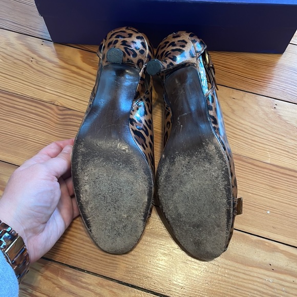 Stuart Weitzman Chatup Peep Toe Heels in Cashew Leopard Size 8 M - Picture 3 of 7